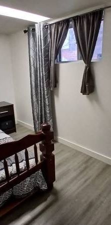 1 Roommate - Bloor/Dufferin 2-bedroom basement apartment - Photo 1