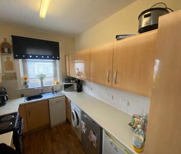 3 bedroom semi-detached house to rent - Photo 4