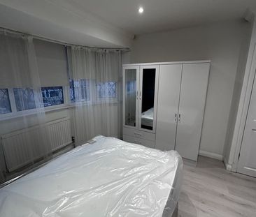 Room in a Shared House, Elmore Road, LU2 - Photo 5