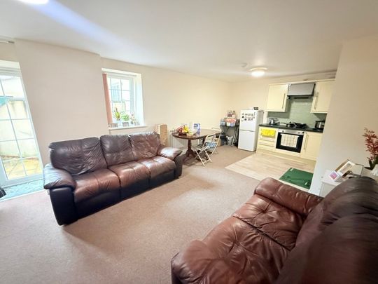 Sherborne Road, Yeovil, Somerset - Photo 1