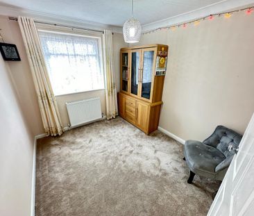 4 bedroom semi-detached bungalow to rent - Photo 2