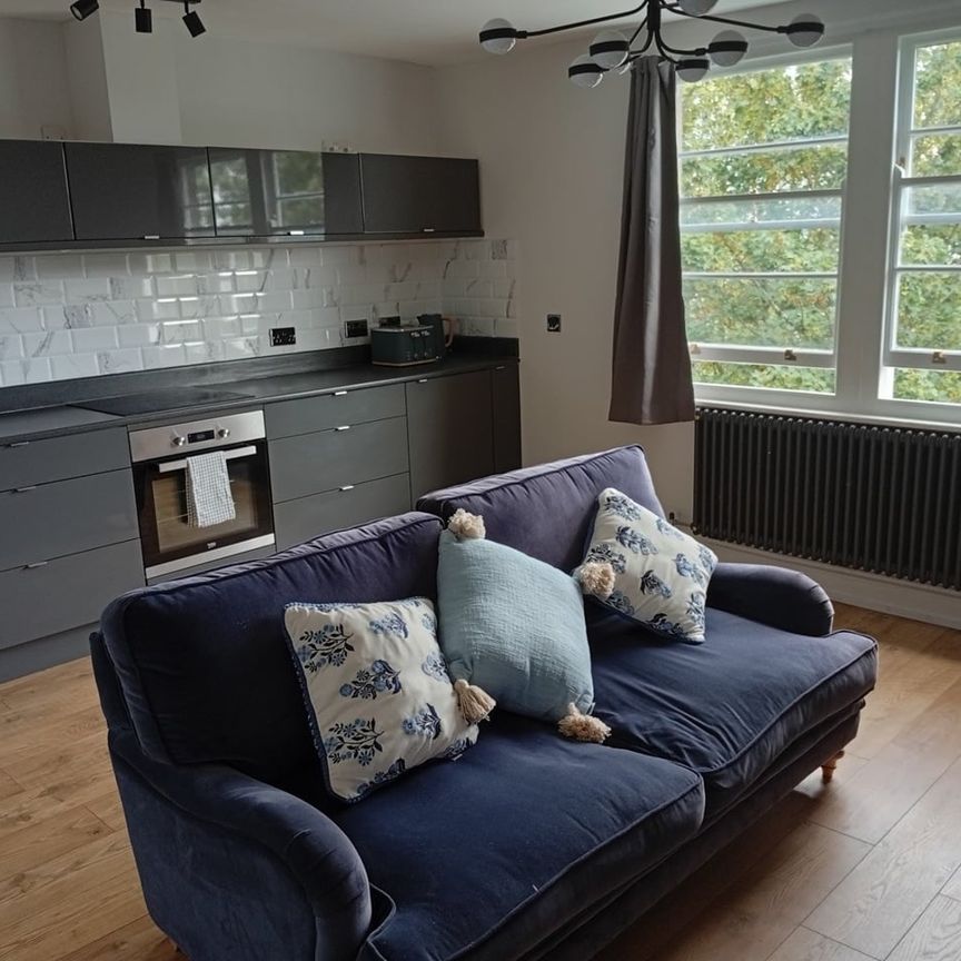 1 Bed Flat, Dover Place, BS8 - Photo 1