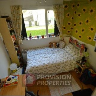 3 Bedroom Houses near Leeds University - Photo 1