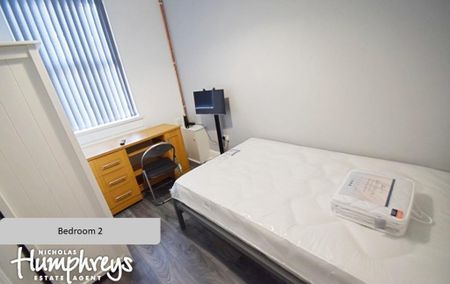 4 bedroom terraced house to rent - Photo 5