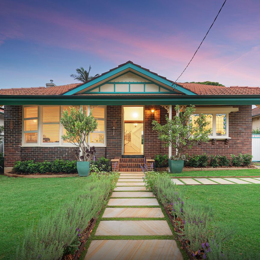 Immaculate dual-level family home designed for entertaining - Photo 1
