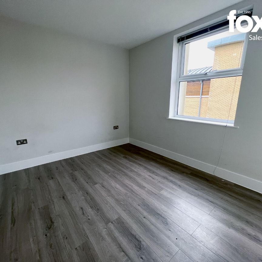 2 bed flat to rent in Victoria House, Ferndown, BH22 - Photo 1