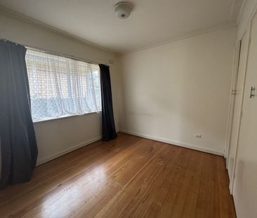Neat and cosy one bedroom unit in convenient town location! - Photo 2
