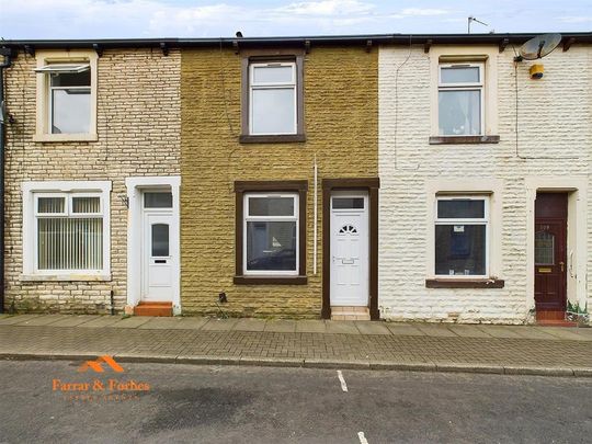 2 bedroom terraced house to rent - Photo 1