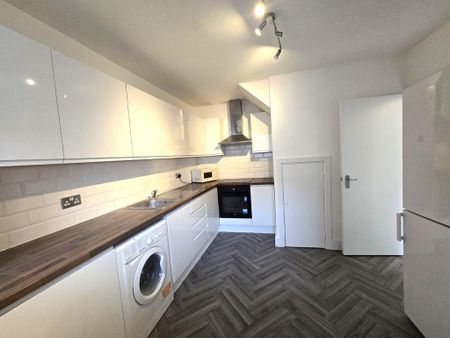 3 bedroom ground floor maisonette to rent - Photo 5