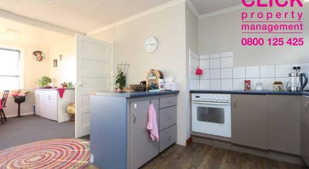 Hill top home with great views - Photo 2