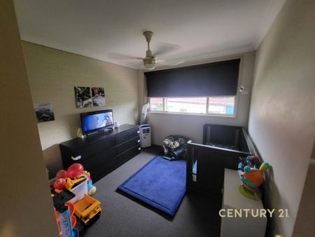 Low Maintenance 3 Bedroom Townhouse - Photo 3