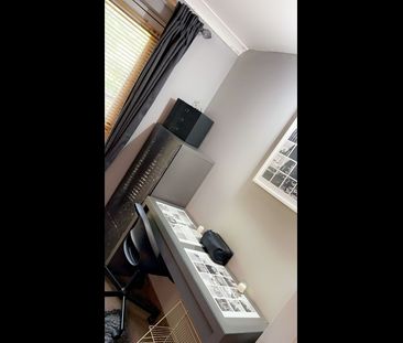 Room in a Shared House, First Drive, NW10 - Photo 6