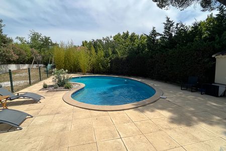 A louer à Marseille 13012 - Maison de grand standing avec jardin, piscine et garage - Photo 2
