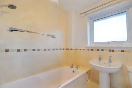 3 bedroom detached house to rent - Photo 3