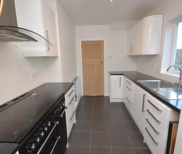 3 bedroom semi-detached house to rent - Photo 5