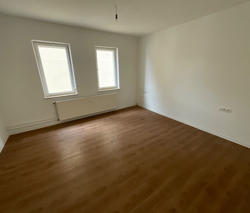 Gut geschnittene Altbauwohnung mit Platz für die ganze Familie! - Photo 2