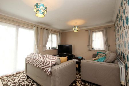 3 bedroom semi-detached house to rent - Photo 4