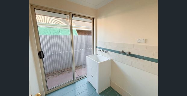 Neat and tidy 2-bedroom 1 bathroom unit - Photo 1