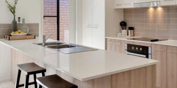 Stunning Coomera Home for Rent - Enjoy Luxurious Living in this Beautifully Family House! - Photo 3