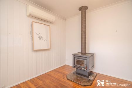 CHARMING RENOVATED COTTAGE CLOSE TO THE HEART OF MUDGEE - Photo 2