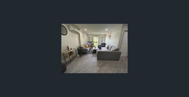 Immaculate condition - Approx 5 Min to Stockland Shopping Centre & Station - Photo 1