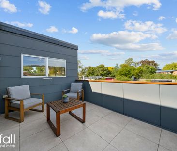 Beautiful family home in a stellar location - Photo 1