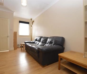 2 bedroom end of terrace house to rent - Photo 2