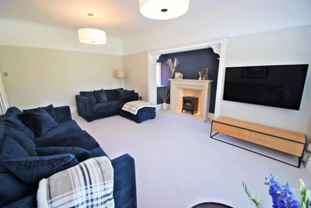4 bedroom detached house to rent - Photo 2
