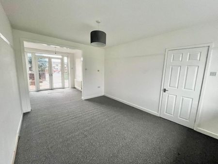 3 bedroom semi-detached house to rent - Photo 2