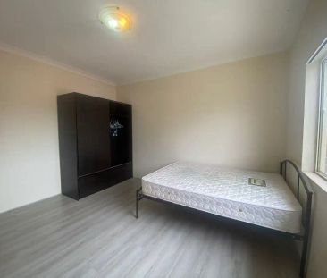 “Spacious Family Home in a Prime Hurstville Location” - Photo 1