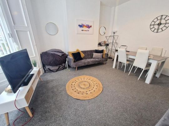 1 bedroom in a house share to rent - Photo 1