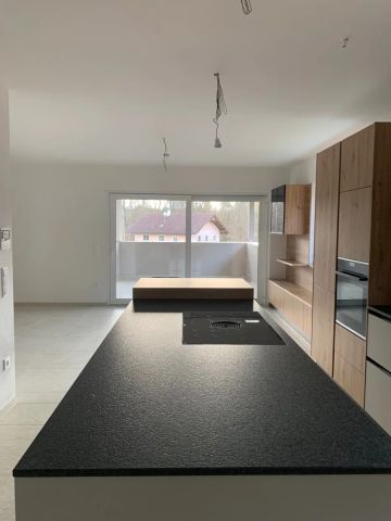 Exklusive, teilmöblierte 3-Zimmer-Wohnung mit Dachterrasse und Garage - Photo 2