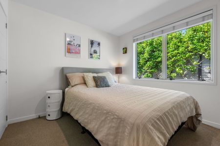 Welcome to this modern and inviting 3-bedroom rental home in Welcome Bay. - Photo 4