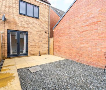 3 bedroom end of terrace house to rent - Photo 1