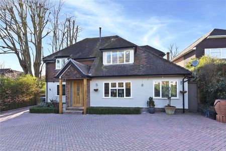 A beautifully presented five bedroom executive home in a most sought after location, minutes from the convenience of Esher high street. - Photo 2