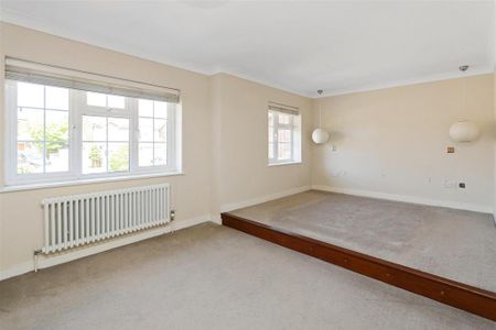 4 bedroom detached house to rent - Photo 2