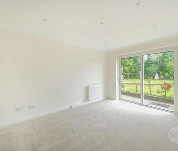 Haymeads Drive, Esher, Surrey, KT10 - Photo 4