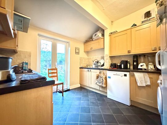 Summerfield Avenue, Heath - Photo 1