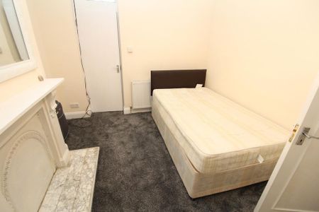 4 bedroom terraced house to rent - Photo 4