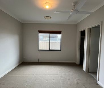 LOW MAINTENANCE LIVING IN EAST BUNBURY! - Photo 6