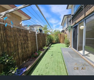2/69 Warwick Road, Sunshine North, Vic 3020 - Photo 5