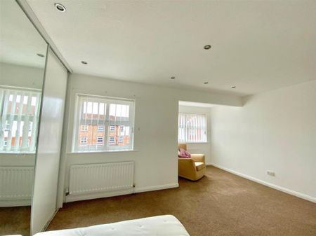 Merchants Wharf, St Peters Basin, Byker - Photo 4