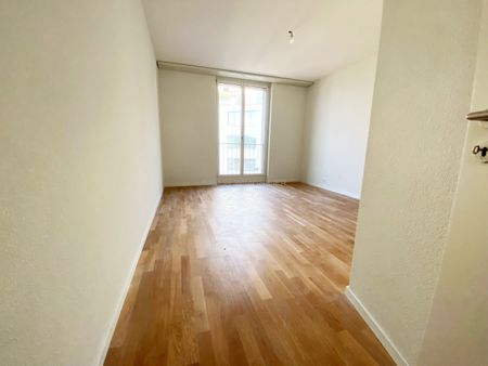 SPACIOUS RECENT 4½-ROOM APARTMENT - Photo 3