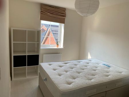 4 bedroom semi-detached house to rent - Photo 4