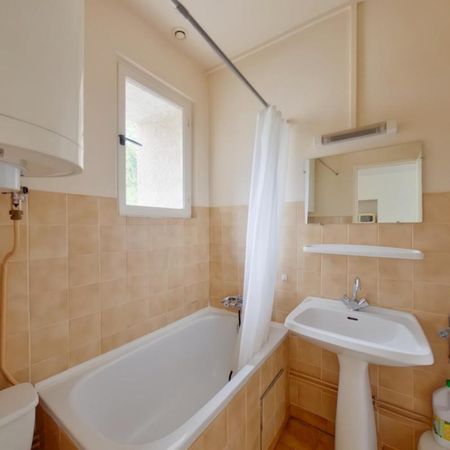 Location Appartement 1 pièce 29m² LA ROCHE POSAY 86270 - Photo 3