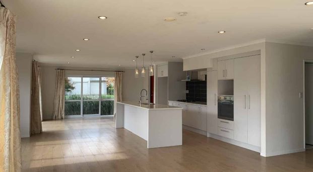 Takanini, 4 bedrooms plus 1 bedroom loft! - Photo 1