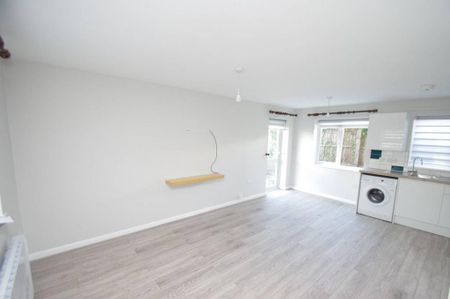 1 bedroom detached house to rent - Photo 3