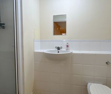2 bed flat to rent in Kelvin Gate, Bracknell, Berkshire, RG12 2TN - Photo 5