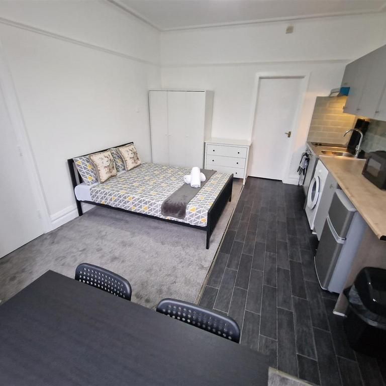 1 bedroom flat to rent - Photo 1