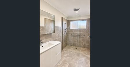 Comfort, Space and Convenience in the Heart of Avondale Heights! - Photo 3
